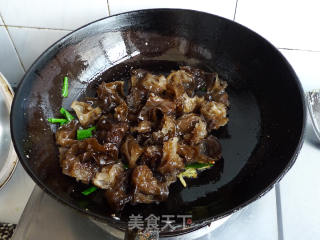 青椒木耳炒鸡蛋的做法步骤：5