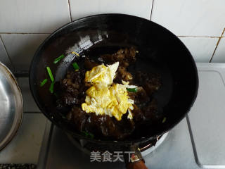 青椒木耳炒鸡蛋的做法步骤：6