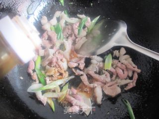 五花肉炒黄花的做法步骤：7
