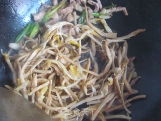 五花肉炒黄花的做法步骤：9