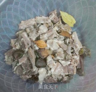 红绕羊肉（暖冬必吃，不可错过）的做法步骤：1