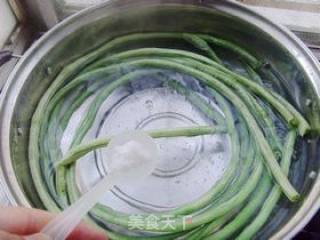 酱拌豆角的做法步骤：1