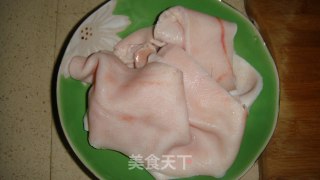 自制肉皮冻的做法步骤：1
