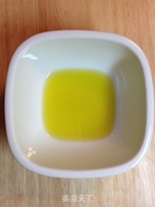 手擀意式黄金面(系列之一)黄金瀑布里蒜,椒香【传统的意式面】新鲜尝的做法步骤：2