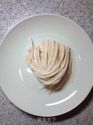 手擀意式黄金面(系列之一)黄金瀑布里蒜,椒香【传统的意式面】新鲜尝的做法步骤：38