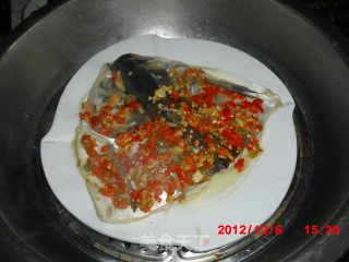 蒸鱼豉油版剁椒鱼头的做法步骤：4