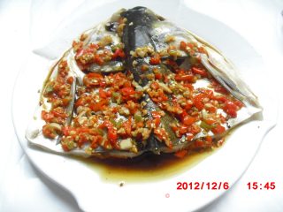 蒸鱼豉油版剁椒鱼头的做法步骤：7