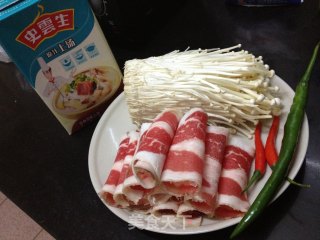 上汤金针菇肥牛的做法步骤：1