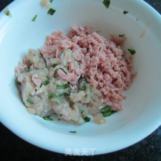 海苔肉末卷的做法步骤：1
