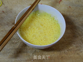 韭黄猪肉炒鸡蛋的做法步骤：2