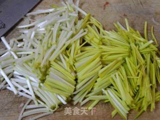 韭黄猪肉炒鸡蛋的做法步骤：3