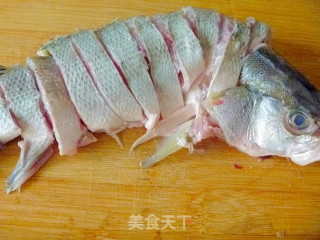 【预热年菜】简单几步成就宴客菜---剁椒鲈鱼豆腐的做法步骤：3