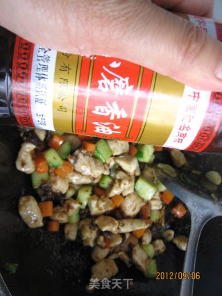 香菇酱炒鸡丁的做法步骤：10