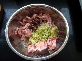 猪肉白菜饺子的做法步骤：2