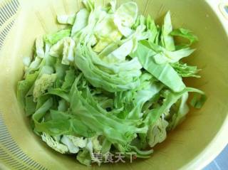 椰奶鱿鱼包菜意大利面的做法步骤：2