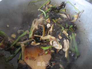 鱼香豆皮木耳丝的做法步骤：4
