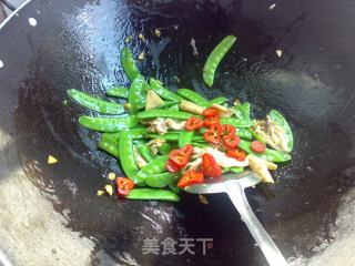 土鱿炒荷兰豆的做法步骤：8
