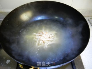 史云生原汁上汤鸡丝青菜面的做法步骤：3