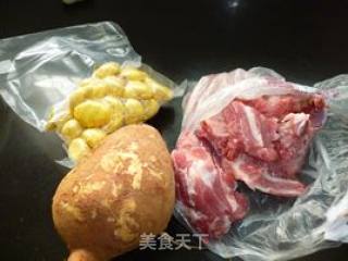 红薯板栗排骨汤的做法步骤：1