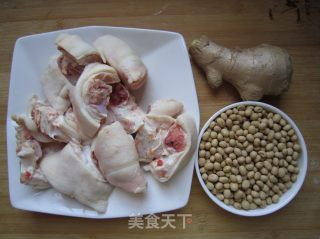 黄豆猪手汤的做法步骤：1