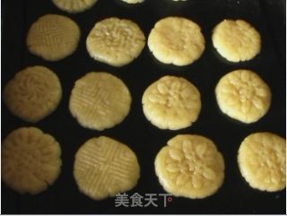 酥得掉渣的小饼干的做法步骤：8