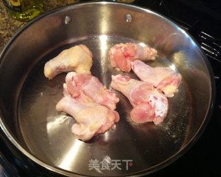 番茄鸡翅根的做法步骤：2