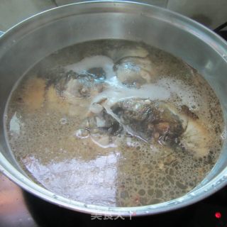 鱼头素菜锅的做法步骤：3