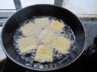卤三样的做法步骤：1