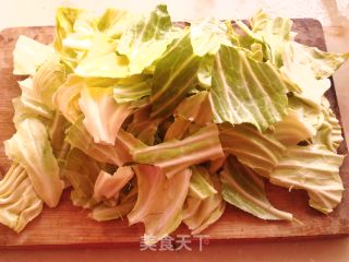 回锅包菜的做法步骤：1