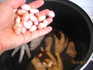 花生炖鸡爪的做法步骤：7