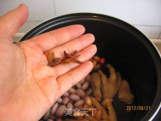 花生炖鸡爪的做法步骤：8