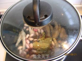 花生炖鸡爪的做法步骤：12