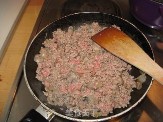 上班族日常美味之—私房意式肉酱面的做法步骤：4