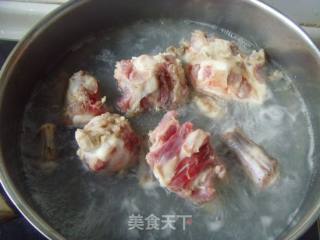 添一份浪漫气息---红酒火锅的做法步骤：2