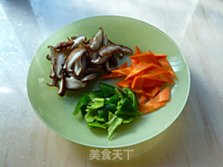 香菇鸡腿的做法步骤：4