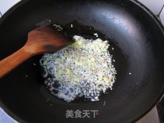用川式经典菜的做法来改造剩米饭—鱼香炒饭的做法步骤：3