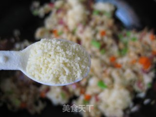 用川式经典菜的做法来改造剩米饭—鱼香炒饭的做法步骤：9