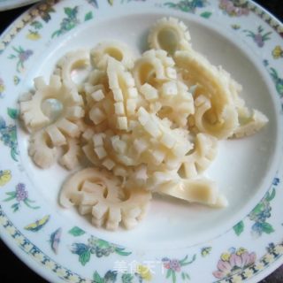 凉拌鱿鱼的做法步骤：2