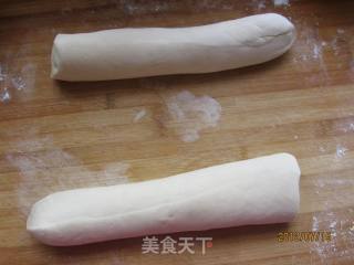 花朵绿豆沙包的做法步骤：3