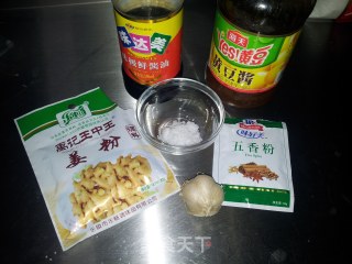 蜜汁烤鸡翅的做法步骤：1