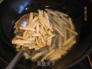 猪血炒豆干的做法步骤：6