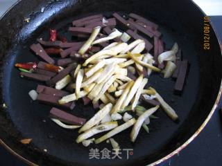 猪血炒豆干的做法步骤：10
