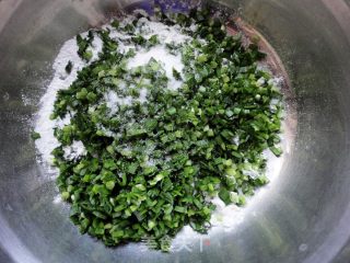 韭菜鸡蛋饼的做法步骤：3