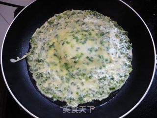 韭菜鸡蛋饼的做法步骤：7