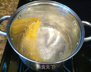 虹鳟鱼意面的做法步骤：2