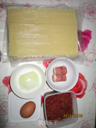 韩式炒冷面的做法步骤：1