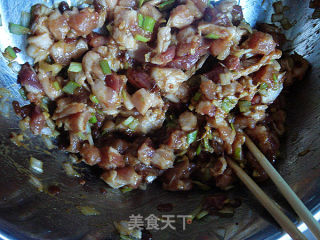 胶东特色大菜包---非常好吃的【双色萝卜豆腐粉丝包】的做法步骤：7