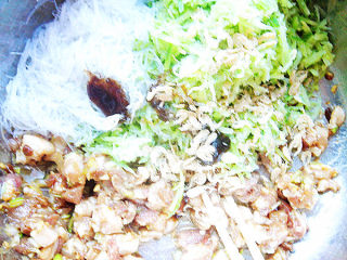 胶东特色大菜包---非常好吃的【双色萝卜豆腐粉丝包】的做法步骤：8