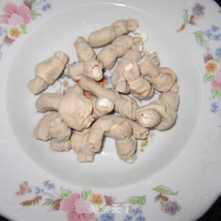 红烧肠打结的做法步骤：1