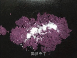 紫薯银丝卷的做法步骤：2